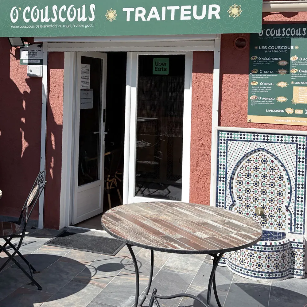 Entrée du restaurant O'COUSCOUS à Saint-Raphaël